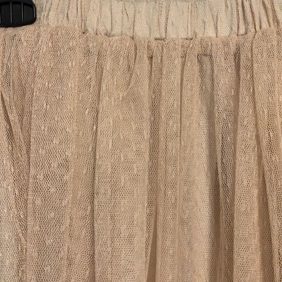 KyeMi Small NWT cream skirt.  Sheer cover over lining. - Picture 3 of 8